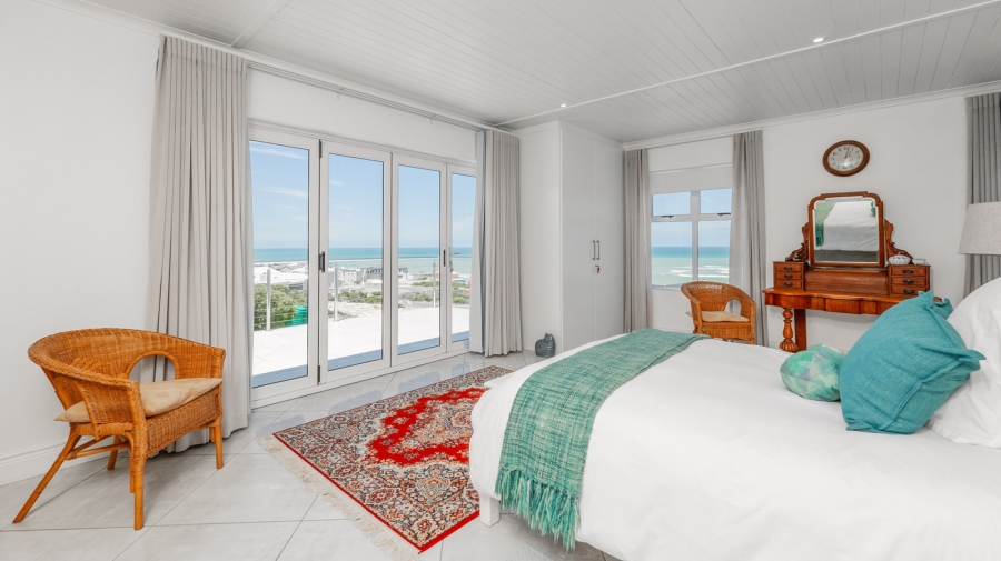 4 Bedroom Property for Sale in Oceanview Heights Western Cape